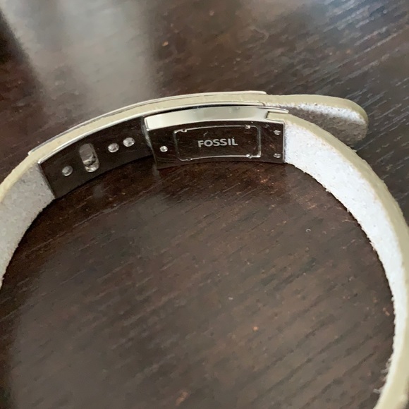 Fossil Snake Embossed Leather Turn-lock Bracelet - Picture 3 of 6